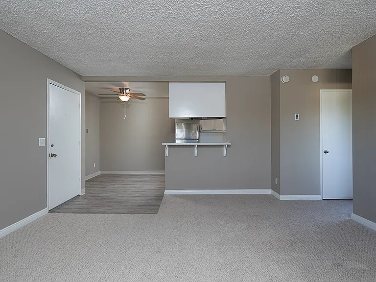 Royal Village Apartments — Photo 6
