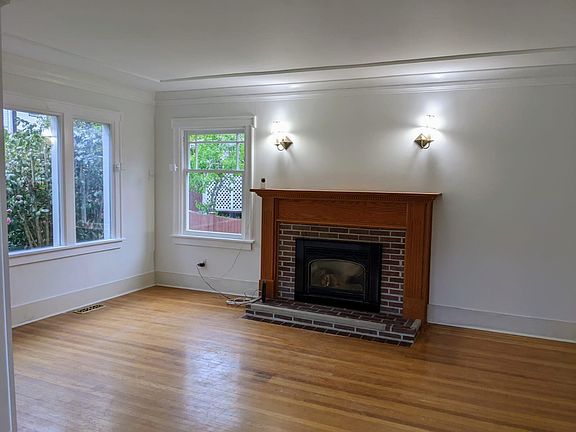 3rd image of 18009 Larch Way