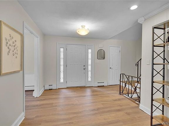 4th image of 38 Sandhurst Ln
