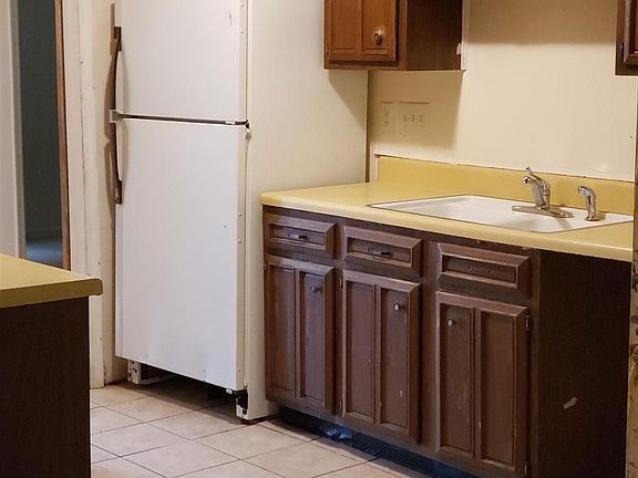 5th image of 2624 Green Oaks Dr