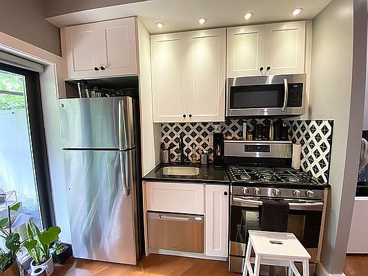 3rd image of 423 E 82nd St APT 3C