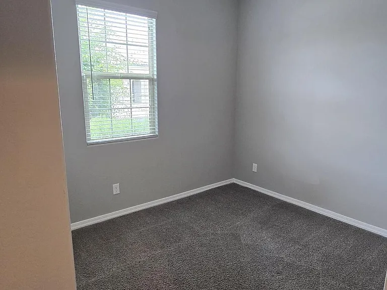 18351 W Mercer Ln — Photo 7