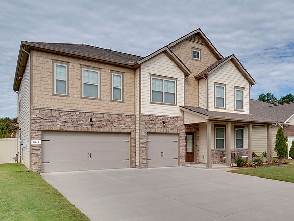 3rd image of 1017 Black Oak Dr