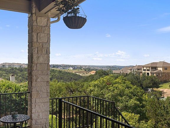 2nd image of 205 Woodlands Ct