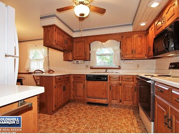 Kitchen Fully Applianced