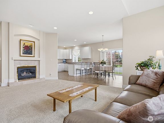 4th image of 1417 Woodfield Place