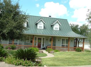 1920 Sunflower Trl, Luling, TX 78648