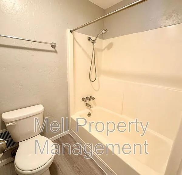 526 Holly Ln — Photo 12