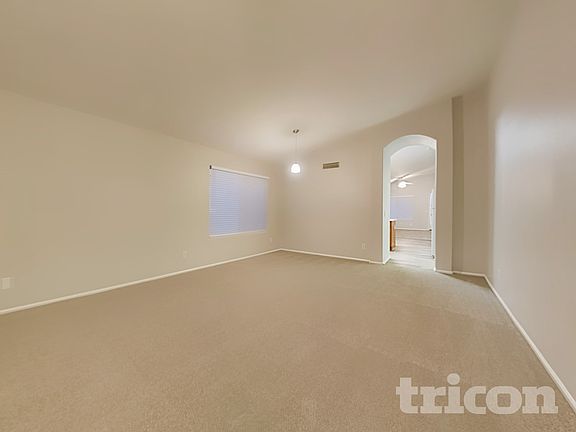 3rd image of 15833 W Moreland St