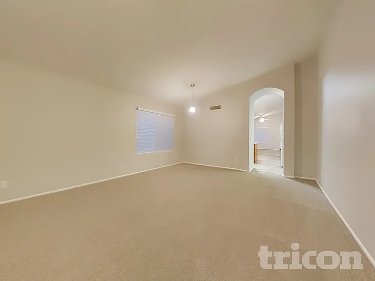15833 W Moreland St — Photo 3
