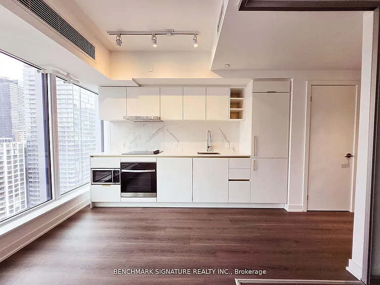 8 Wellesley St E #2705 — Photo 7