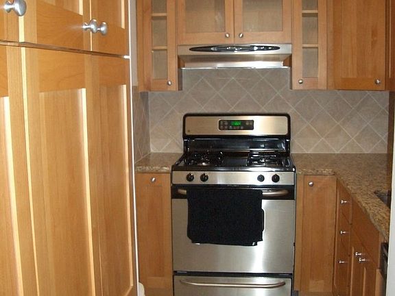 3rd image of 300 E 33rd St APT 18D