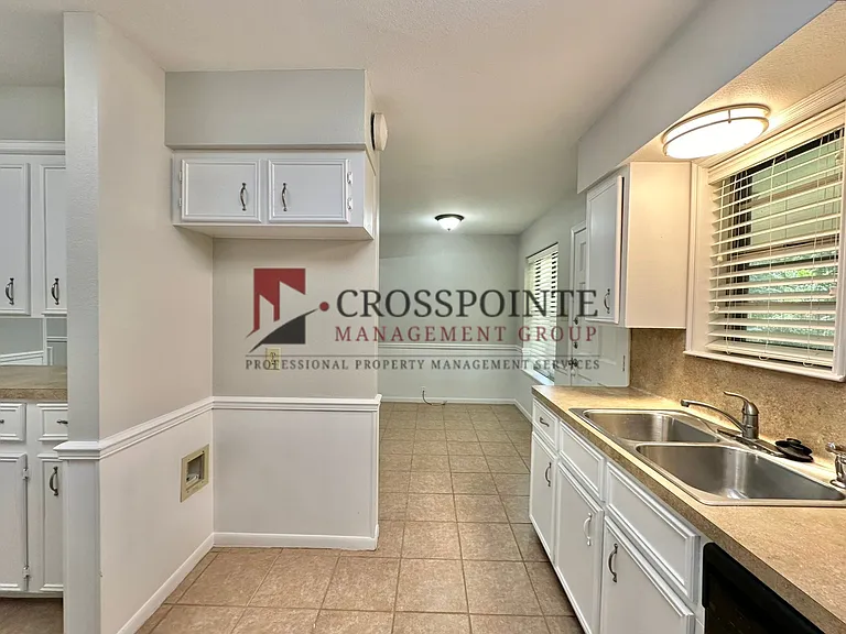 2448 Holly Ln — Photo 12