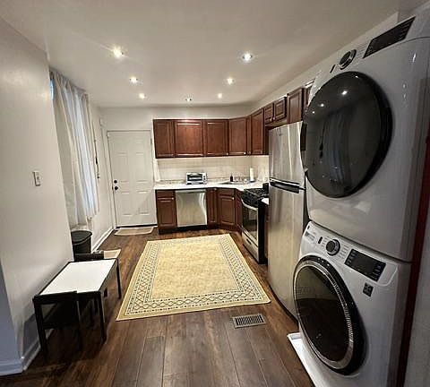 5th image of 250 N Peach St