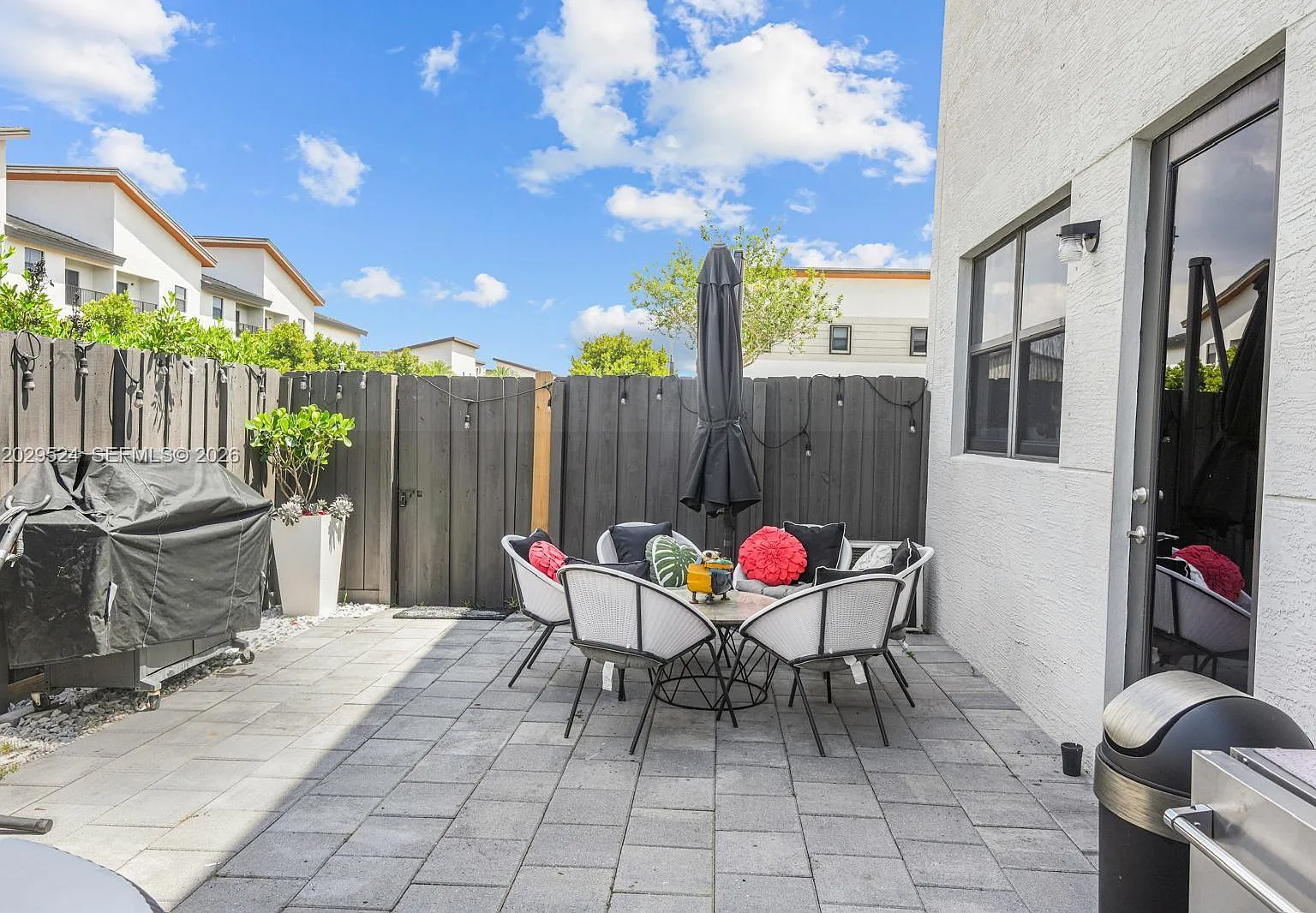 3 bed, 2.5 bath, 1910 sqft, $4,850 — Photo 3