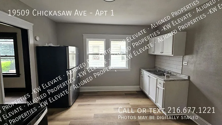 Beautiful 2 Bedroom 1st Floor Duplex! — Photo 3
