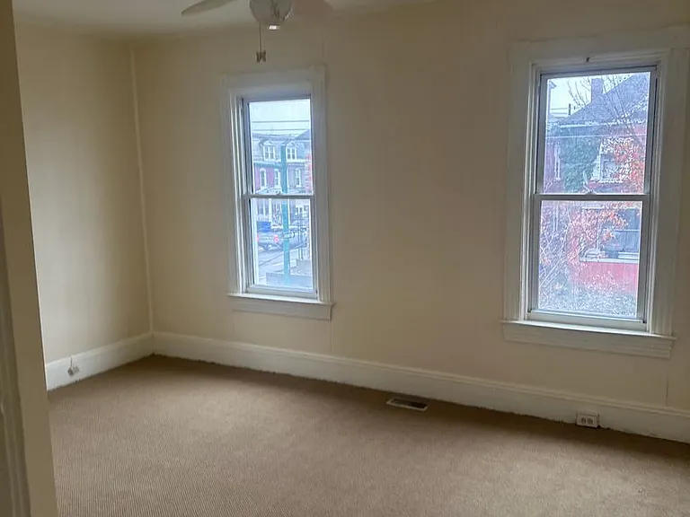 69 Side Ave — Photo 16
