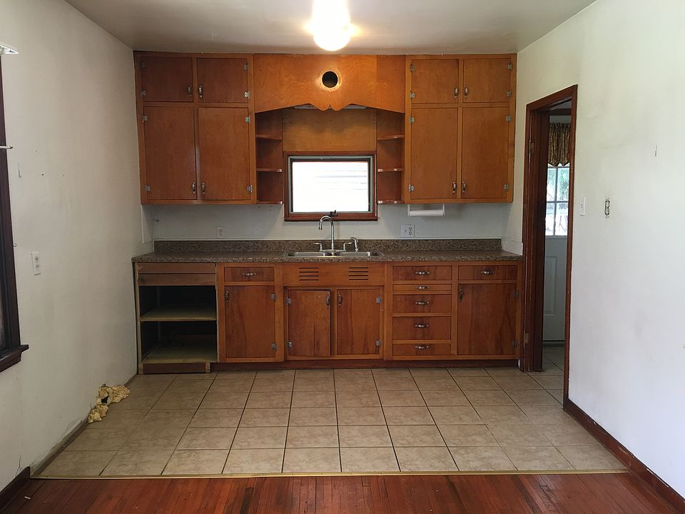 2nd image of 803 W Vine St