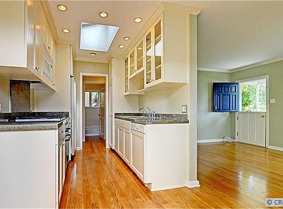 5th image of 189 Costa Mesa St