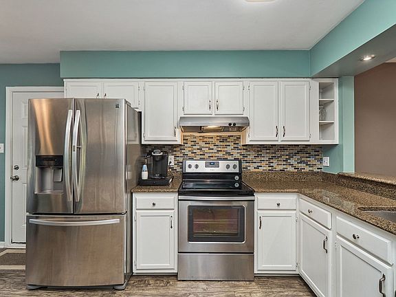 4th image of 1461 Drumheller Dr