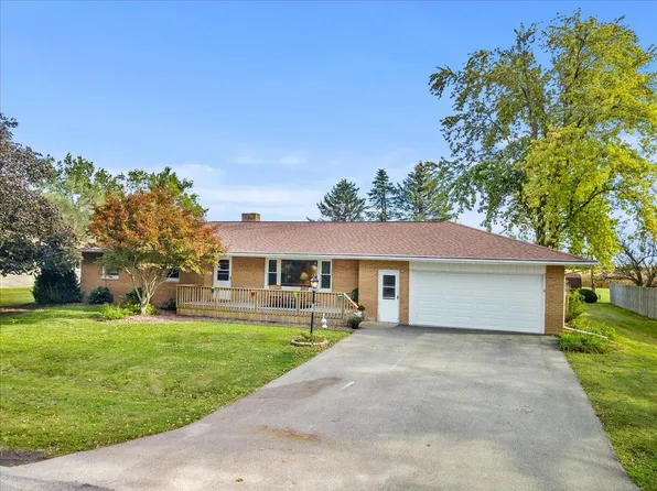204 W Franklin St, Carlock, IL 61725