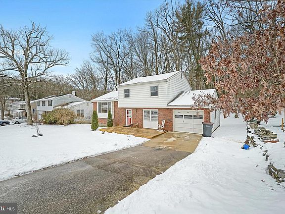3rd image of 2120 N Oak Ln
