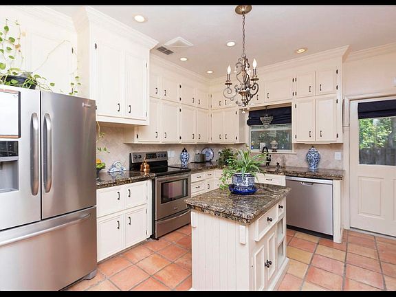 4th image of 5007 Plantation Dr