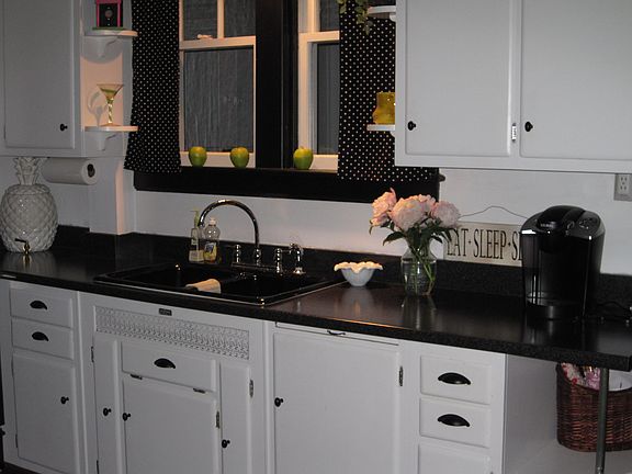 3rd image of 107 E Lincoln Ave
