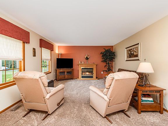 2nd image of 6835 Hupfer Rd