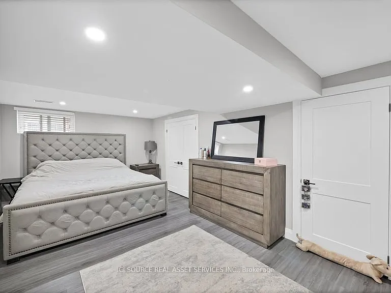 493 Queen Victoria Dr #B — Photo 19