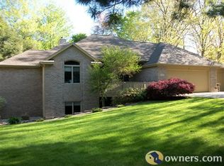 15293 Meadowwood Dr, Grand Haven, MI 49417