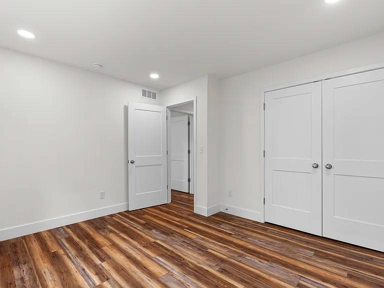 435 Hiscock St — Photo 23