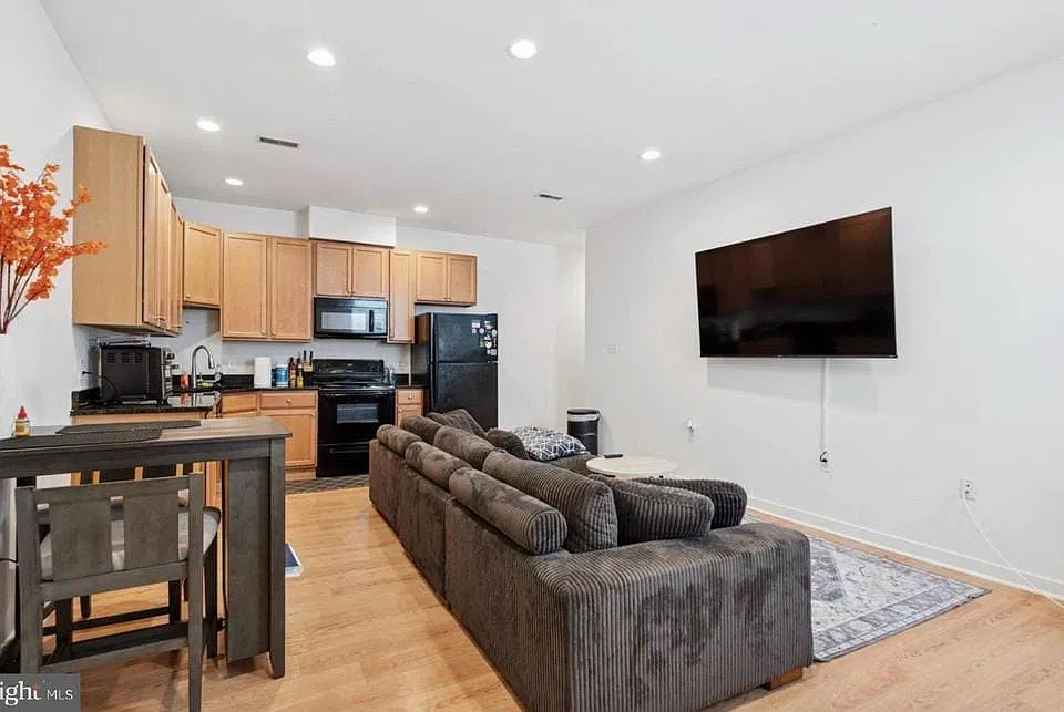 6212 Ridge Ave #D