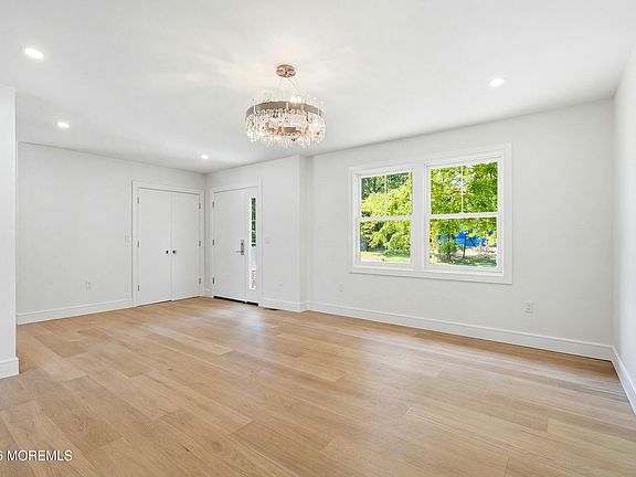 2nd image of 19 Roslyn Drive