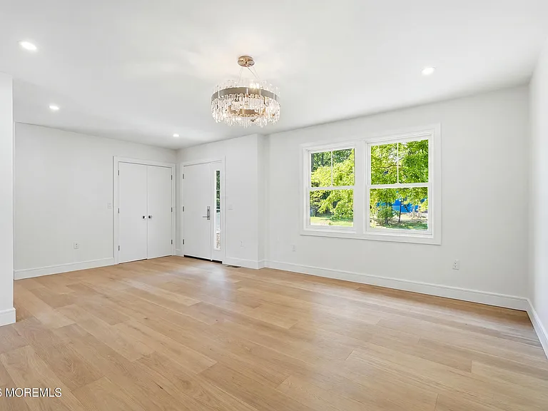 19 Roslyn Dr — Photo 7