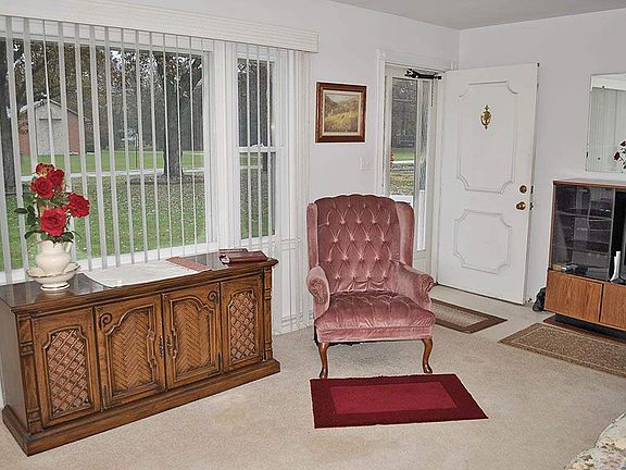 4th image of 402 Hilbish Blvd