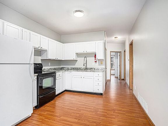 3rd image of 940 W Lovell St APT 3