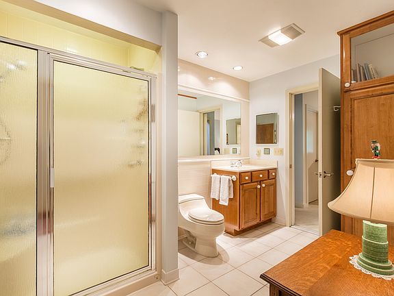 5th image of 9 Olde Plantation Dr
