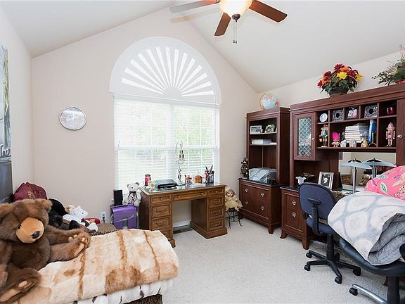 5th image of 3 Nortleigh Cir