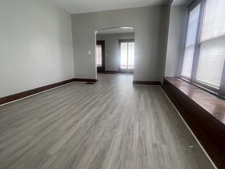 2105 W Jackson St — Photo 6