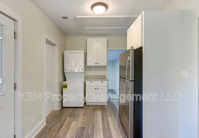 543 E Harris St — Photo 23