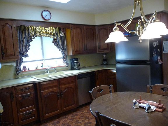 4th image of 147 Bear Creek Blvd