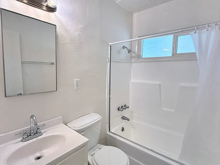 7535 Whitsett Ave #12 — Photo 7