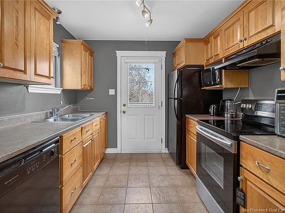 3rd image of 86 Lorette St