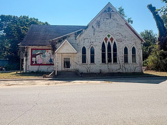 3rd image of 700 Ottawa St