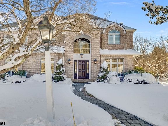 3rd image of 4 Downing Ct