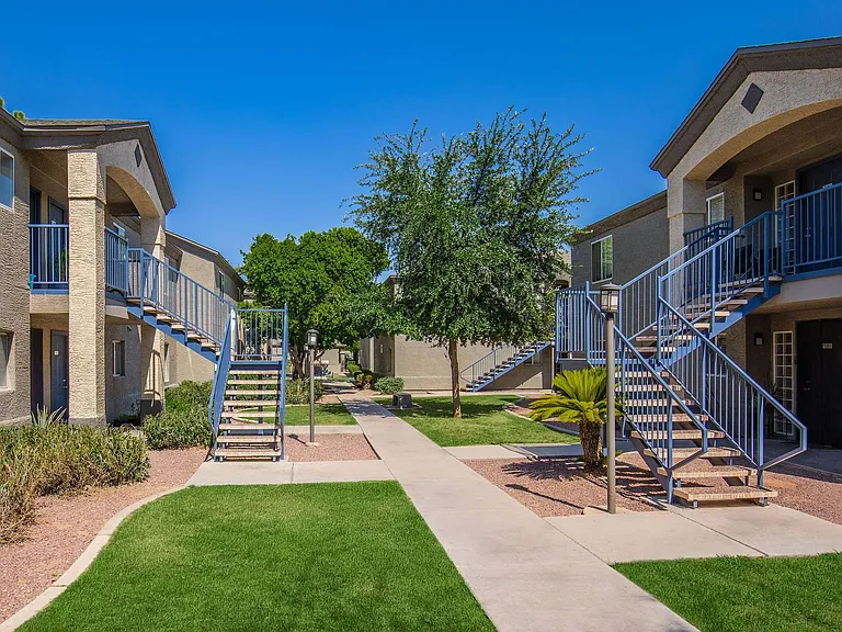 Palm Desert Apartments — Photo 28