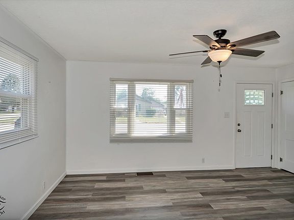4th image of 183 N Forest Ave