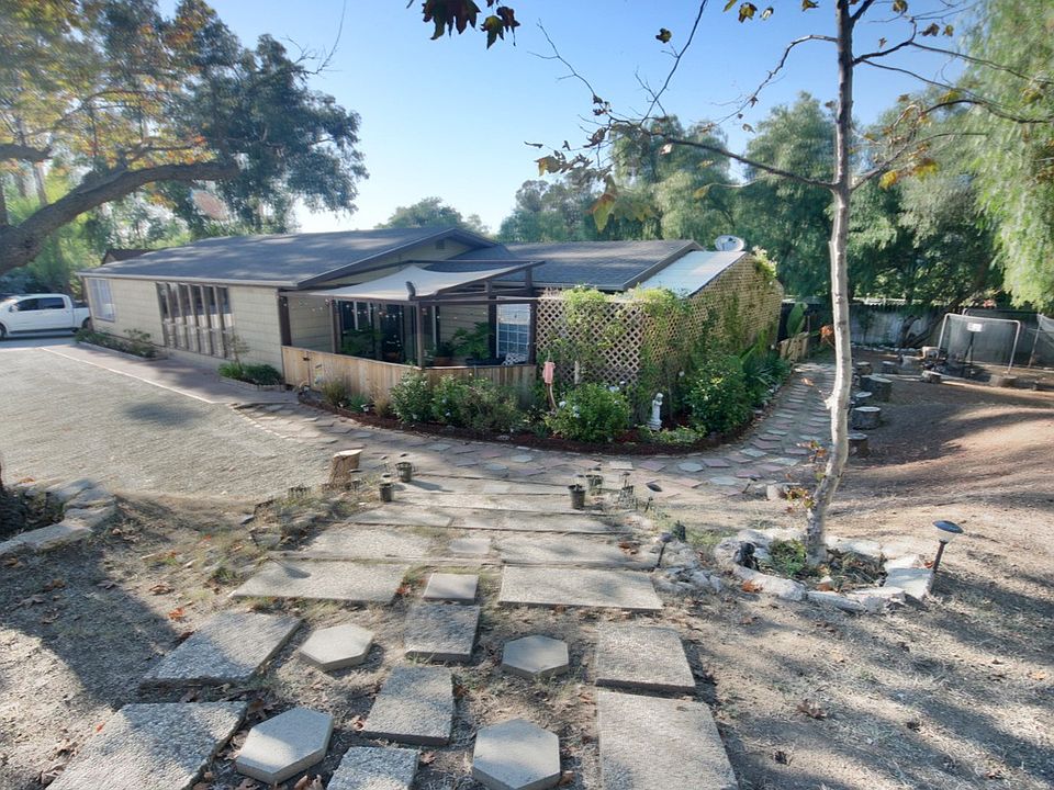 1st image of 1385 E Hillcrest Dr