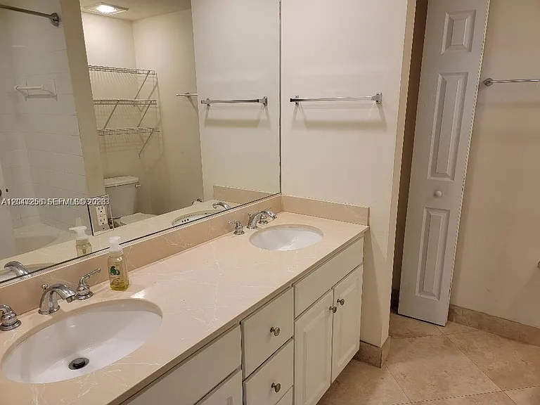 2000 N Bayshore Dr #707 — Photo 6